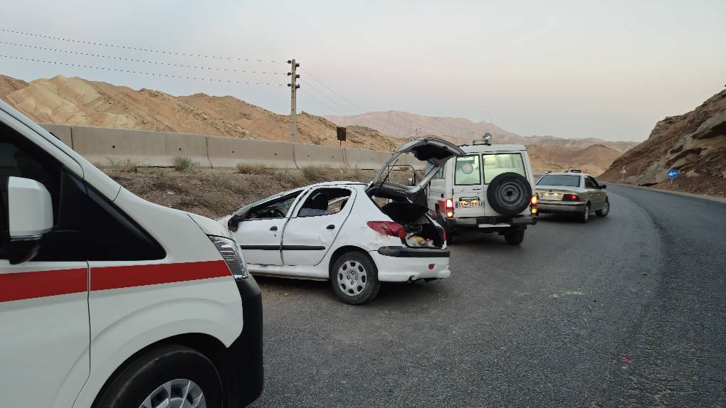 ۴ مصدوم بر اثر واژگونی پژو ۲۰۶ جاده آبسرد به ایوانکی