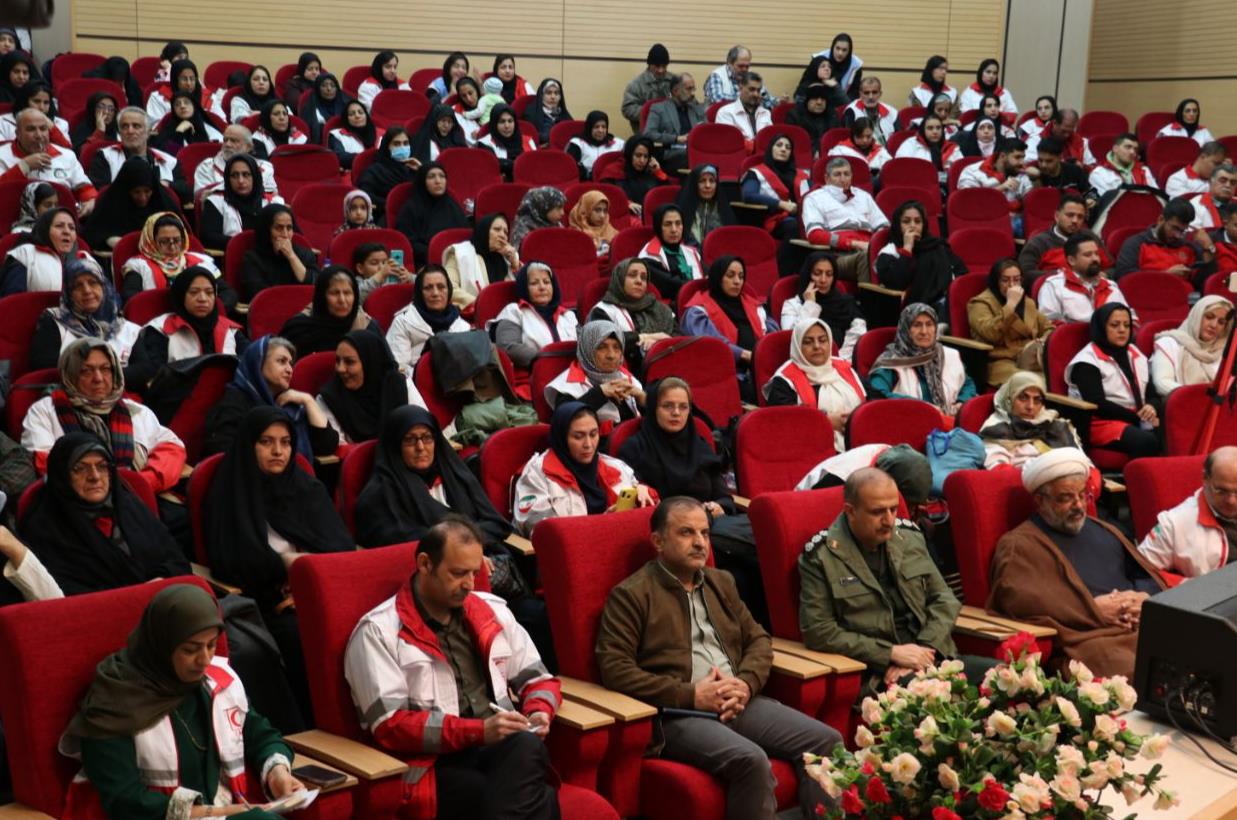 نکوداشت ایثار و نوعدوستی؛ تجلیل از داوطلبان و خیرین هلالاحمر سمنان