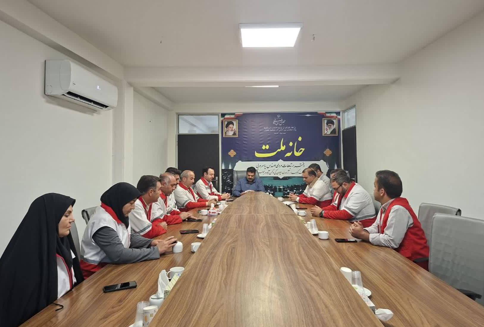 عزم جدی برای تقویت توان امدادی گرمسار و آرادان؛ ارائه گزارش عملکرد یکساله هلالاحمر به نماینده مجلس